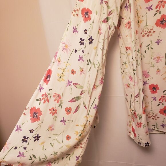 Graham & Spencer Women’s Bell Sleeve Floral Summer Blouse Sz M NWOT - Picture 6 of 10